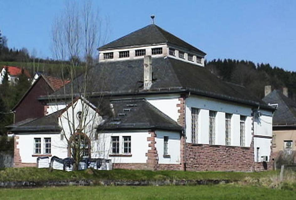 Das Merneser Wasserwerk ist ein Jugendstil-Industriedenkmal aus den Jahren 1913/14. 