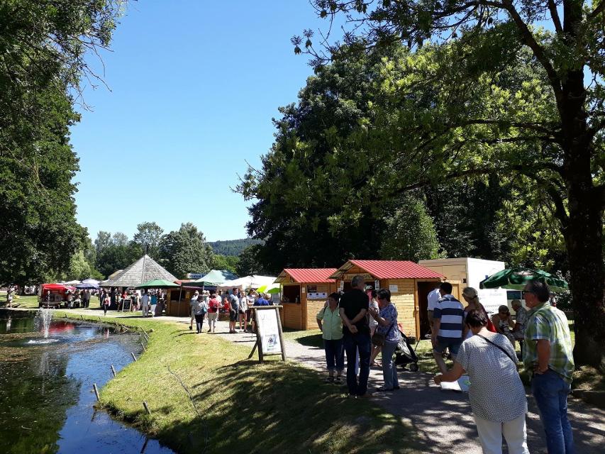 Zum zweiten Mal findet im schön gelegenen Burgwiesenpark in Jossgrund, Ortsteil Burgjoß, der Spessartmarkt statt.