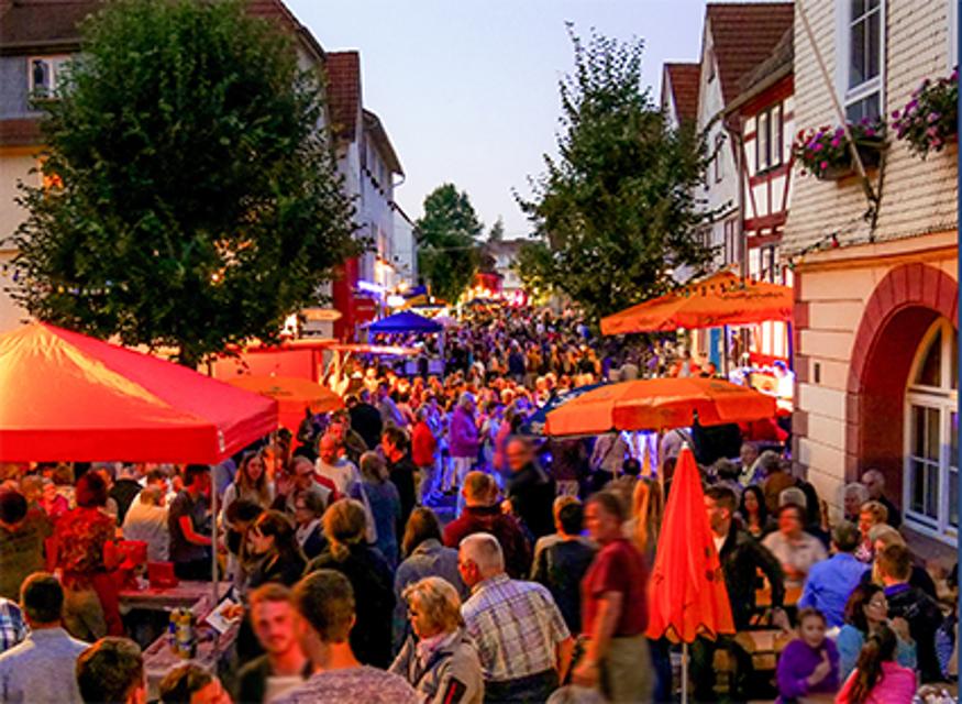 Straßenfest mit viel Live-Musik, kulinarischen Köstlichkeiten und Museumshoffest in der historischen Altstadt Salmünster in Bad Soden-Salmünster.