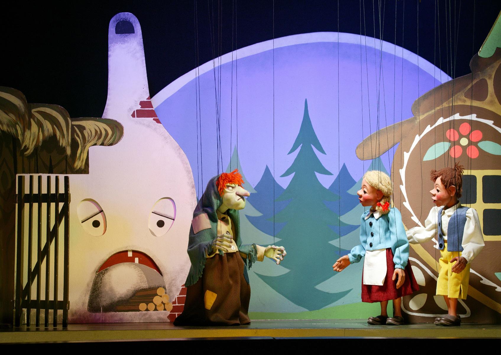 Das Marionettentheater “Die Holzköppe” spielt das beliebte Märchen “Hänsel und Gretel”  (ab 4 Jahre) 