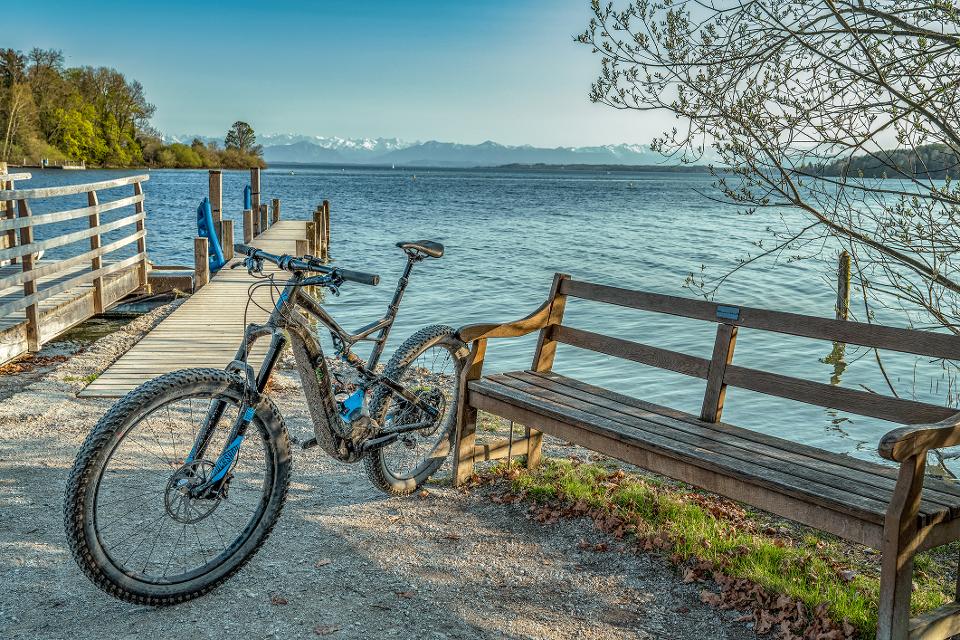 Traumhafte Tour um den Starnberger See mit Badeplätzen und Einkehrmöglichkeiten direkt am Seeufer - Mit dem Radl unterwegs in der Region