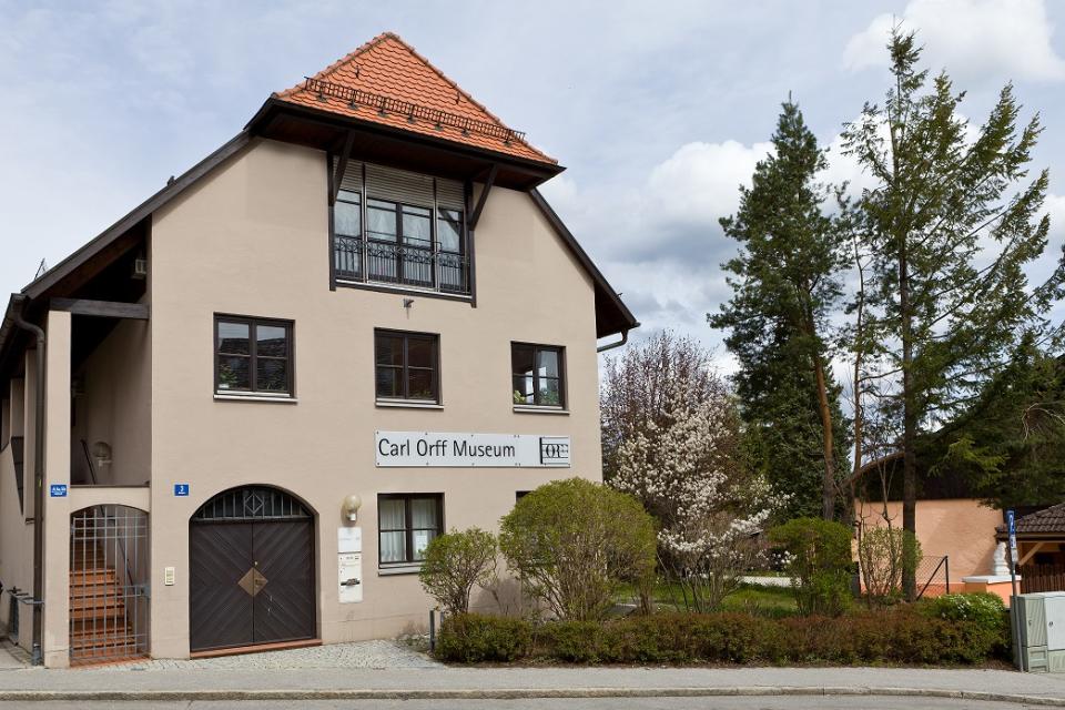 Das Carl Orff Museum in Dießen vermittelt Einblicke in Leben und Werk des Komponisten.