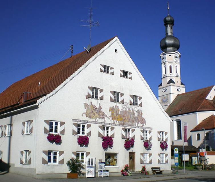Klein, aber fein: mit rund 4.700 Einwohnern ist Inning die zweitkleinste Gemeinde des Landkreises Starnberg, aber dennoch ein beliebter Ferienort, der sowohl an den Ammersee als auch an den Wörthsee grenzt. 