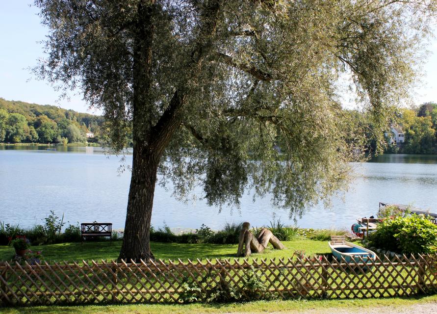 Das Herz der Gemeinde Weßling ist der Weßlinger See, denn der Ort schmiegt sich rund um den See.