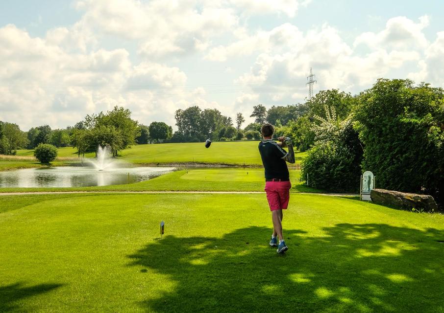 Die Golfanlage Gut Rieden ist ein familienfreundlicher Club in der Region StarnbergAmmersee. Vom Anfänger bis zum Profi, von jung bis alt, kann jeder hier einen gewöhnlichen Tag zu einem entspannten Urlaubstag machen.