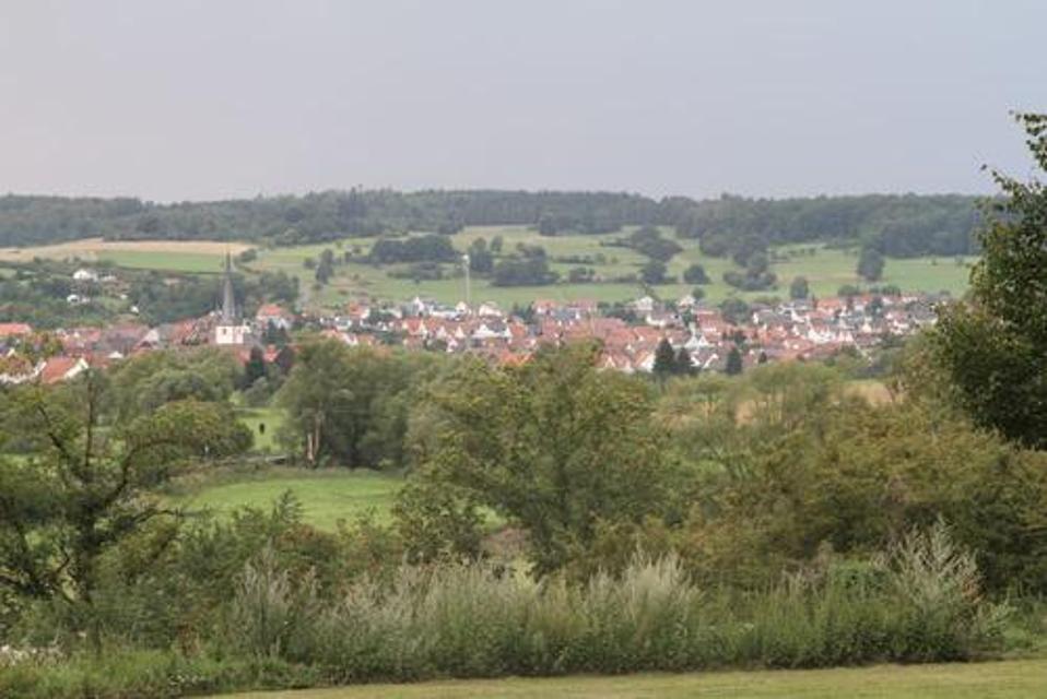 Der „Wartenberger Panorama-Weg“ ist ein Rundweg um beide Ortsteile Angersbach und Landenhausen.
                 title=