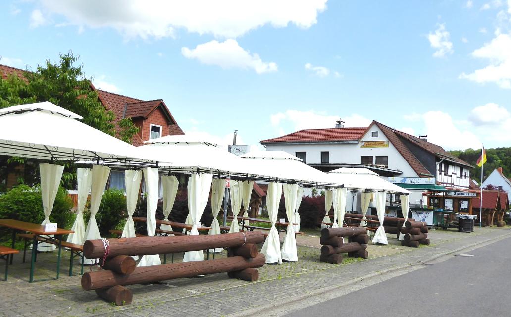 Das Gasthaus zum Sauwirt in Hochwaldhausen ist eine traditionelle und gemütliche Gaststätte, die für ihre gutbürgerliche Küche geschätzt wird. Hier genießen Gäste regionale Spezialitäten und hausgemachte Gerichte. Die Atmosphäre im Gasthaus ist...