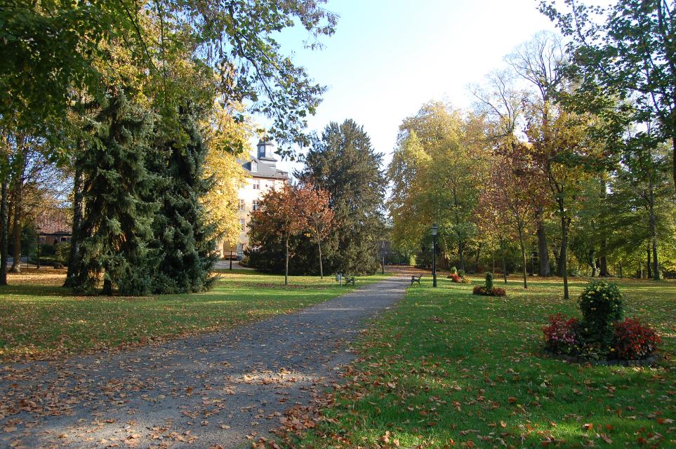 Der Schlosspark des Gederner Schlosses ist frei zugänglich von mehreren Seiten.