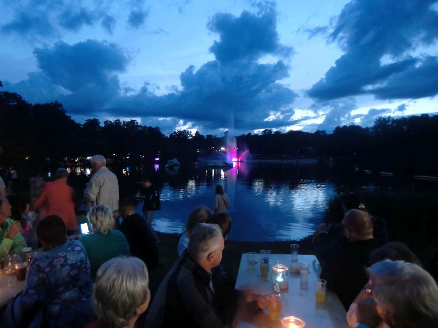 Traditionelles Gederner Seefest mit Live-Musik, großem Höhenfeuerwerk und kulinarischen Leckereien.
