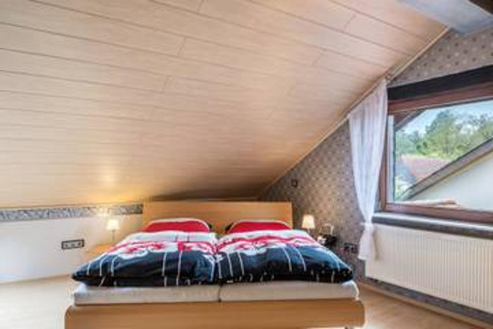 Die Ferienwohnung Elkes Ferienappartement befindet sich in Schotten - Eschenrod und ist die ideale Unterkunft für einen entspannten Aufenthalt. Die 51 m² große Unterkunft besteht aus einem Wohn-/ Schlafbereich mit einer voll ausgestatteten Küche und einem Badezimmer und bietet somit...