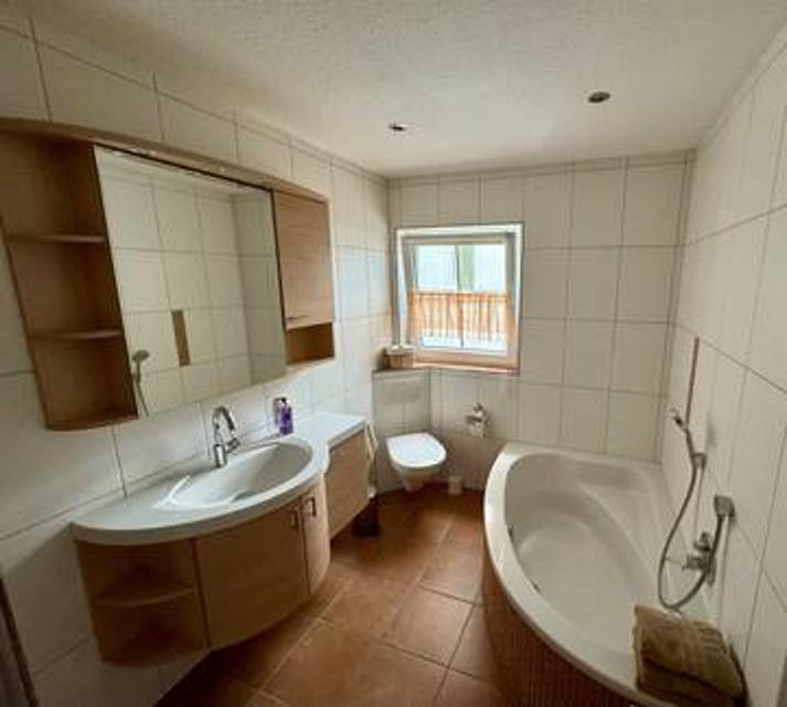 Die Ferienwohnung Fuldawiesen befindet sich in Schlitz und ist die ideale Unterkunft für einen entspannten Aufenthalt. Die 50 m² große Unterkunft besteht aus einem Wohnzimmer mit einer Schlafcouch für 2 Personen, einer voll ausgestatteten Küche, 1 Schlafzimmer und 1 Badezimmer und bietet...