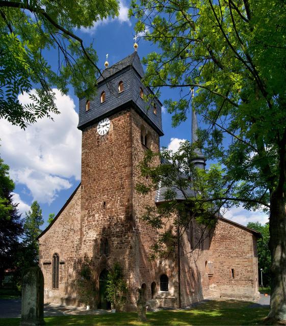 Die älteste Kirche im Vogtland ist mehr als 1.000 Jahre alt und vereint die Baustile vieler Epochen.
Im Wünschendorfer Ortsteil Veitsberg gelegen, geht der Bau auf eine Burgkapelle aus dem Jahr 974 zurück. Die Besucher von St. Veit bewundern heute...