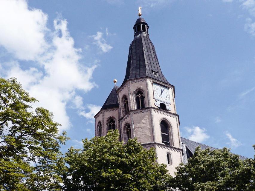 Das größte evangelische Gotteshaus von Nordhausen ist die St. Blasii Kirche. 1234 wurde ein erster Kirchenbau in einer Urkunde Heinrichs VII. erstmals urkundlich erwähnt. Sein Vater Friedrich II. hatte Heinrich beauftragt, nördlich an die Stadt No...