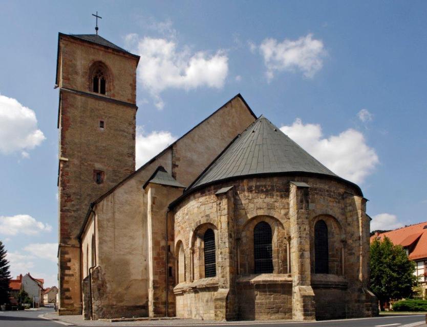 Die Stadtkirche von Creuzburg ist eine der ersten evangelischen Kirchen in ganz Thüringen. Heute steht sie unter Denkmalschutz. Drei Jahre dauerte der Bau: von 1215-1218. Ursprünglich war sie wohl als romanische Basilika geplant. Davon zeugt der g...