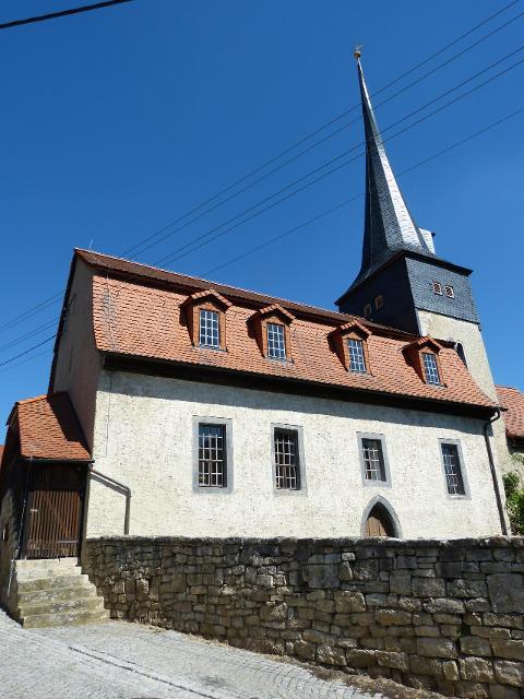 Als Filialkirche der Hauptkirche St. Marien im Ortsteil Sulzbach ist die Dorfkirche Herressen einfacher und etwas kleiner gehalten als die prächtigere Hauptkirche.
Der ursprüngliche Kirchenbau für die Gemeinde Herressen wurde im 15. Jahrhundert er...