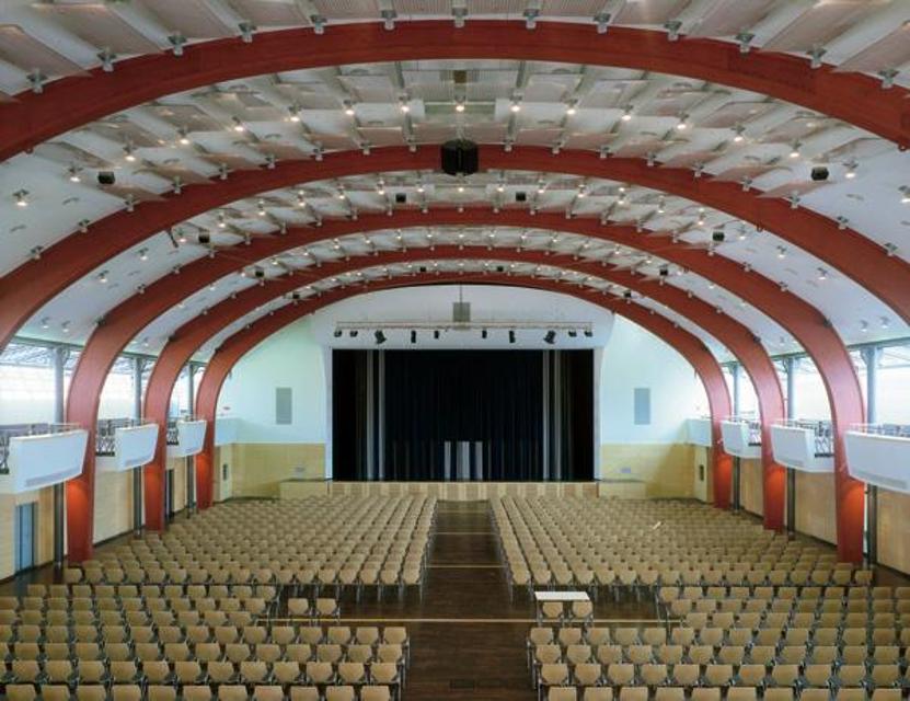 Im Mai 1931 wurde nach nur sieben Monaten Bauzeit die Stadthalle in Bad Blankenburg eröffnet und ist seitdem Teil regionaler und deutscher Geschichte. Ob Klassik, Rock, Comedy, Shows, Modeschauen, Pressegespräche, Theater, Konzerte, Produktpräsent...