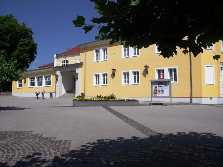 Die Kulturstätte Schwanenteich ist ein kommunales Veranstaltungs- und Kulturzentrum der Stadt Mühlhausen. Es bietet verschiedene unterhaltsame kulturelle Angebote für die Einwohner und Gäste an. Neben Konzerten, Kabarett, Lesungen oder Tanzveranstaltungen werden auch für Kinder Theater- und Musik...