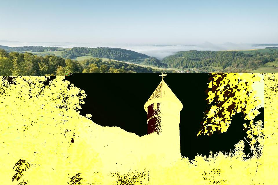 Die 
Haineck, welche wahrscheinlich zu den letzten in Thüringen erbauten mittelalterlichen Burgen zählt, wurde oberhalb von 
Nazza, etwa 1 km nördlich des Dorfes, auf die auslaufende Zunge eines Hainichhöhenzuges gesetzt, wobei ihr nördlicher Rand...