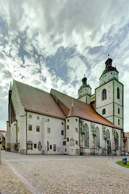 Die Stadtkirche St. Marien ist das älteste Gebäude der Lutherstadt und zählt zu den UNESCO-Welterbestätten.
In der Stadtkirche St. Marien predigte einst der Reformator Martin Luther. Seine Kanzel ist bis heute erhalten und als Leihgabe im Lutherha...