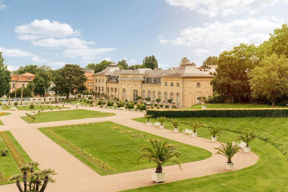 Die östlich des Schlosses Friedenstein gelegene Orangerie ist eine der größten und schönsten barocken Orangerieanlagen im deutschsprachigen Raum. 1747 wurde mit ihrer Anlage nach französischem Vorbild begonnen. In den kommenden Jahren soll die bee...