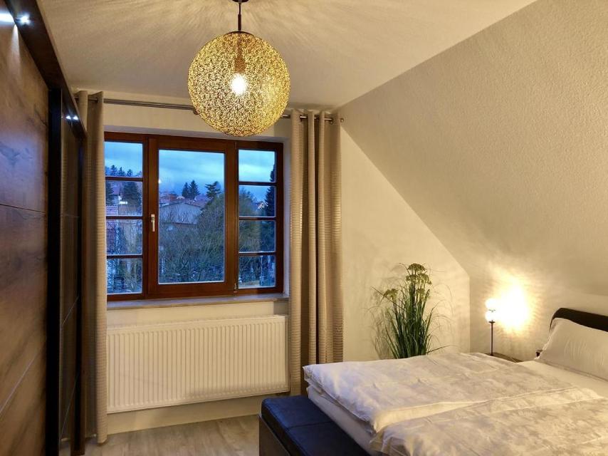 Das Hubertusnest ist eine Unterkunft mit kostenfreiem WLAN und Stadtblick in Bad Berka. Die Unterkunft liegt 10 km von der Bauhaus-Universität Weimar entfernt und bietet einen Garten und kostenfreie Privatparkplätze.
Das Apartment verfügt über einen Blu-ray-Player, eine Küche mit einem Kühlschran...