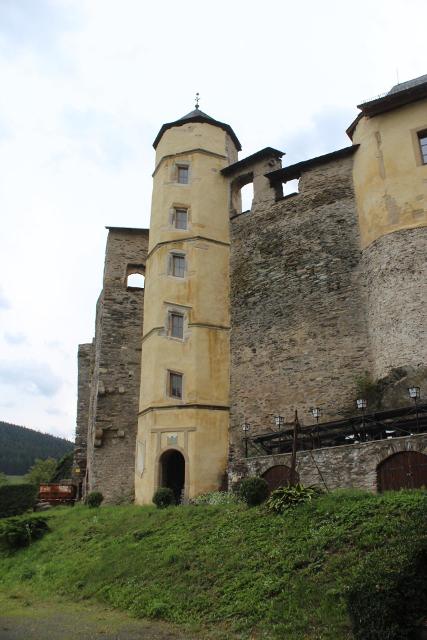 Das auf einem Felsvorsprung hoch über der Stadt Gräfenthal gelegene Schloss wurde im 13. Jh. als Burg von den Grafen von Orlamünde erbaut. Später gelangt sie in den Besitz der Reichserbmarschälle von Pappenheim, die sie im 16. Jh. zum stattlichen ...