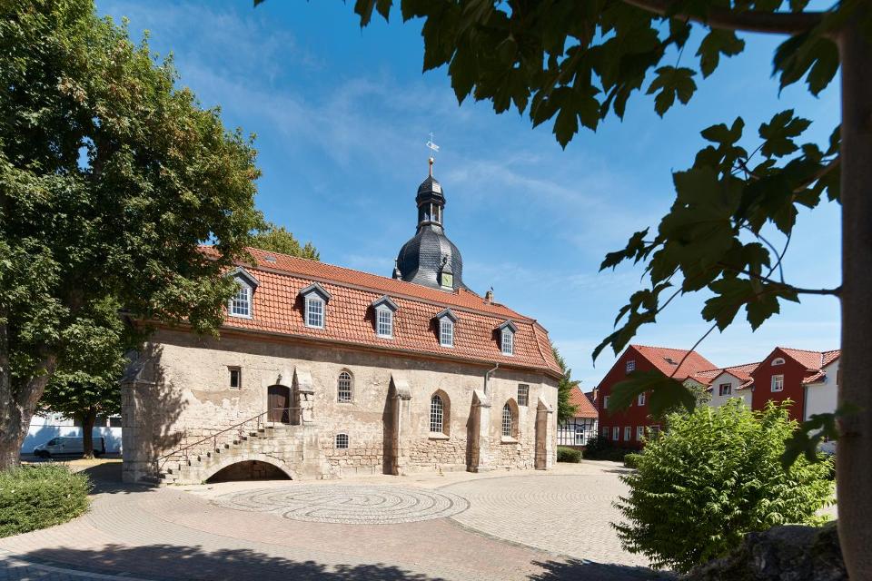Die St. Bonifatius Kirche befindet sich in der Ortsmitte vom Mühlhäuser Ortsteil Bollstedt. Der sakrale Bau ist umgeben vom Kirchhof, der einst ein Friedhof war. Die ursprünglich dem Heiligen Nikolaus geweihte mittelalterliche Vorgängerkirche wurd...