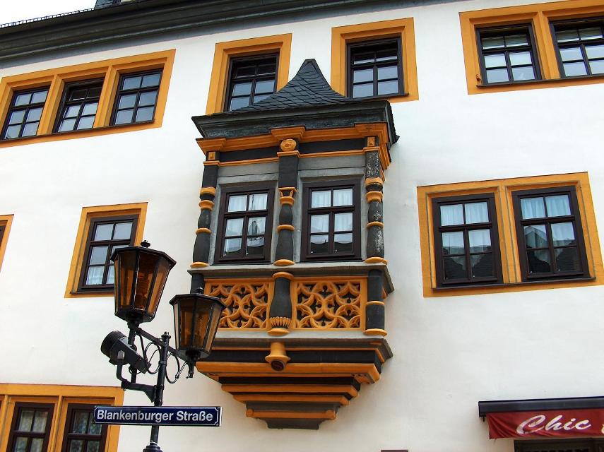 Das Hiltmannsche Haus in der Blankenburger Straße 18 wurde 1485 erstmals erwähnt und 1549 zum Patrizierhaus umgebaut und erhielt im Wesentlichen sein heutiges Aussehen. Auftraggeber des Hauses war der Kolonialwarenhändler Otto Hiltmann. Noch heute...